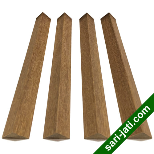 Lis geometris bentuk segitiga sama sisi model STM 1530 kayu bengkirai