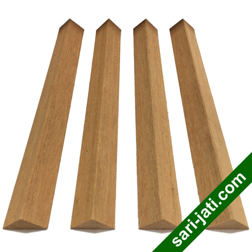 Lis geometris bentuk segitiga sama sisi model STM 1530 kayu kamper