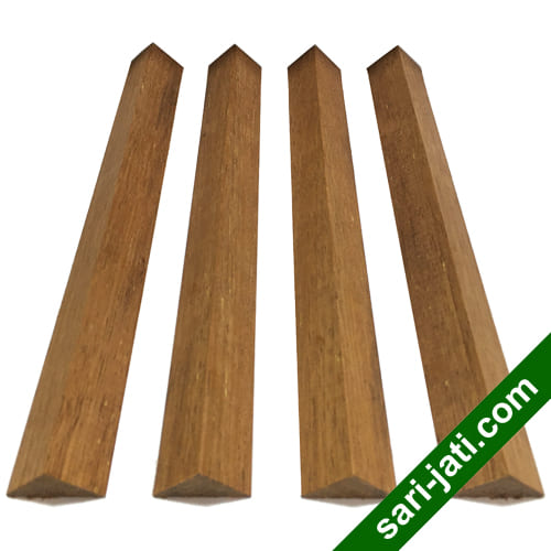 Lis geometris bentuk segitiga sama sisi model STM 1530 kayu merbau