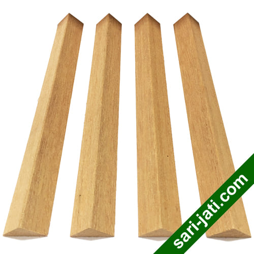 Lis geometris bentuk segitiga sama sisi model STM 1020 kayu kamper