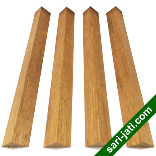 Lis geometris bentuk segitiga sama sisi model STM 1020 kayu merbau